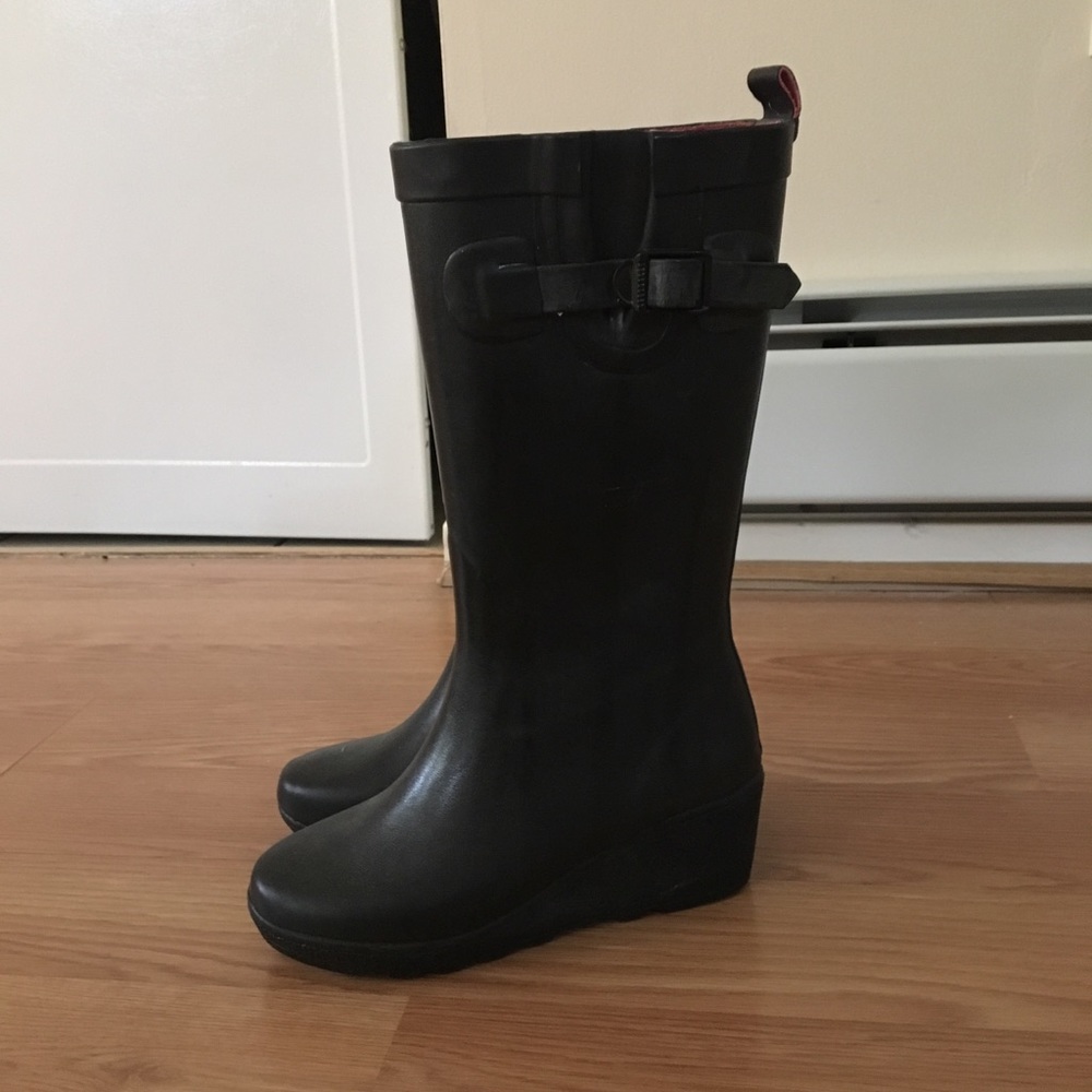 Ladies rain boots size 6